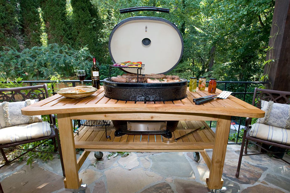 Primo vs. Big Green Egg: A Comparison